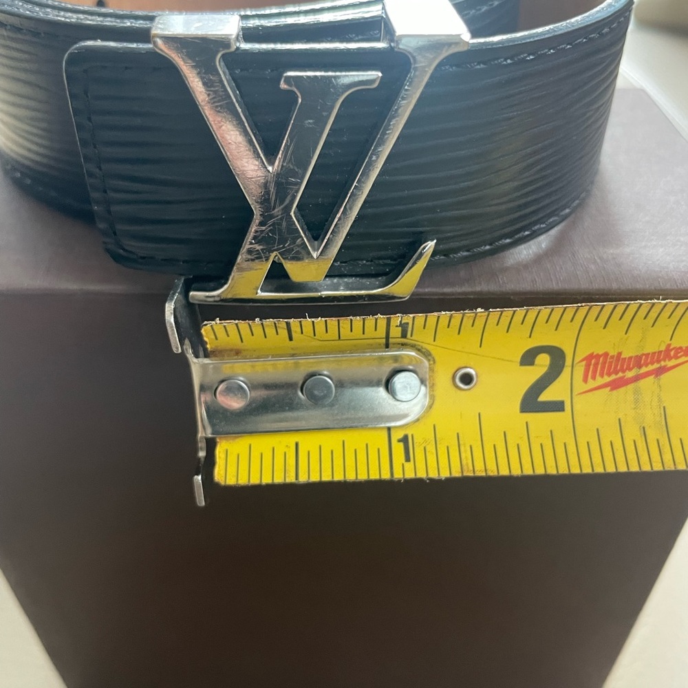 Louis Vuitton black leather belt with silver LV initials - Picture 4 of 8